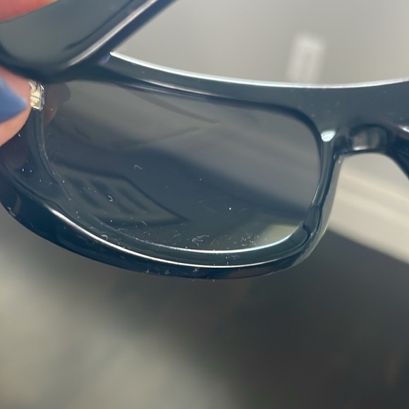 Smith black sunglasses unisex with case and cloth. No size or style listed. - Picture 16 of 16